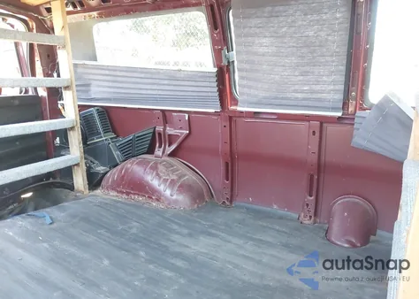 2000 Chevrolet Express from USA, damaged, VIN 1GCEG15W8Y1215569